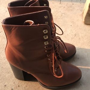 High heel boots only worn once great condition